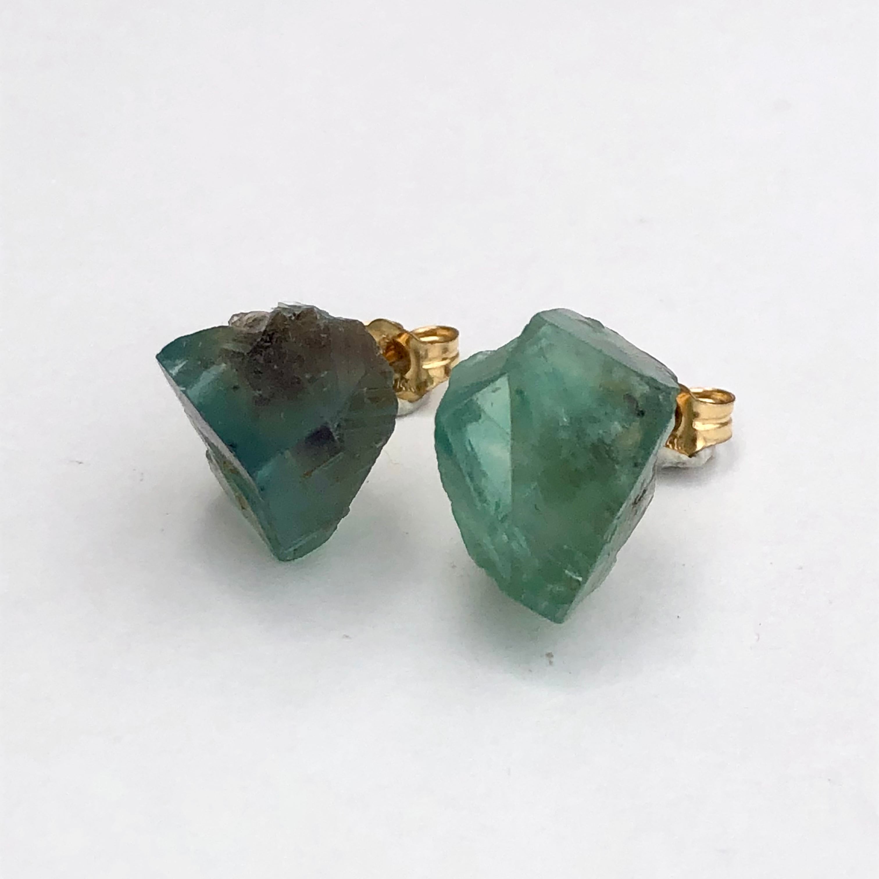 一点もの】 フローライト 原石 14kgfピアス 鉱物 天然石 ハンドメイド