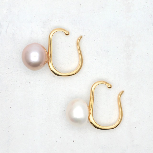 パープル系レアカラー 淡水パール アンティークフォルム イヤーカフ 真鍮製 / cf-073