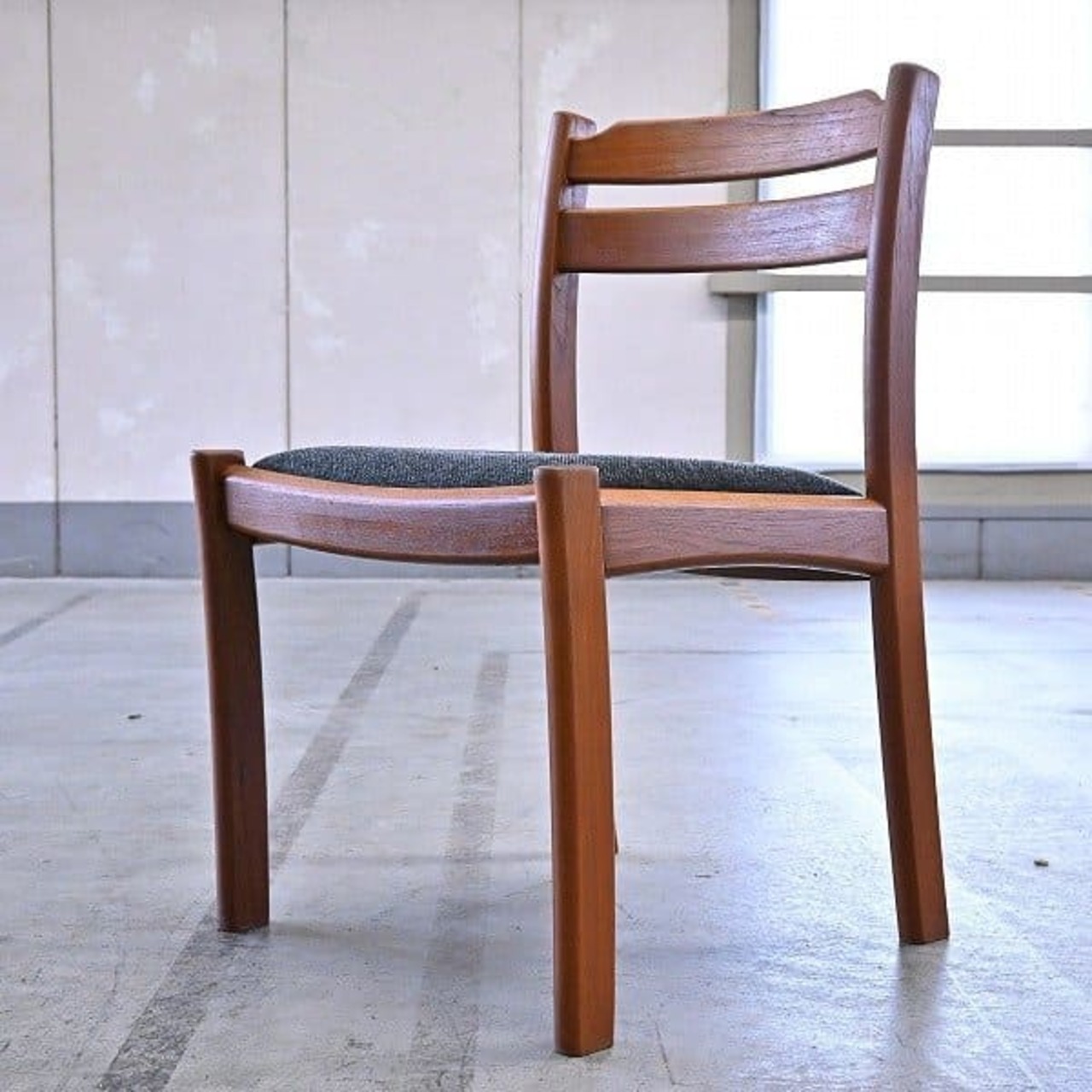 北欧デンマーク デューロン ダイニングチェアb チーク無垢材 椅子 アームレスチェア モダン ビンテージ dyrlund【中古家具/中古インテリア/USED家具ユーズド家具/リサイクル】