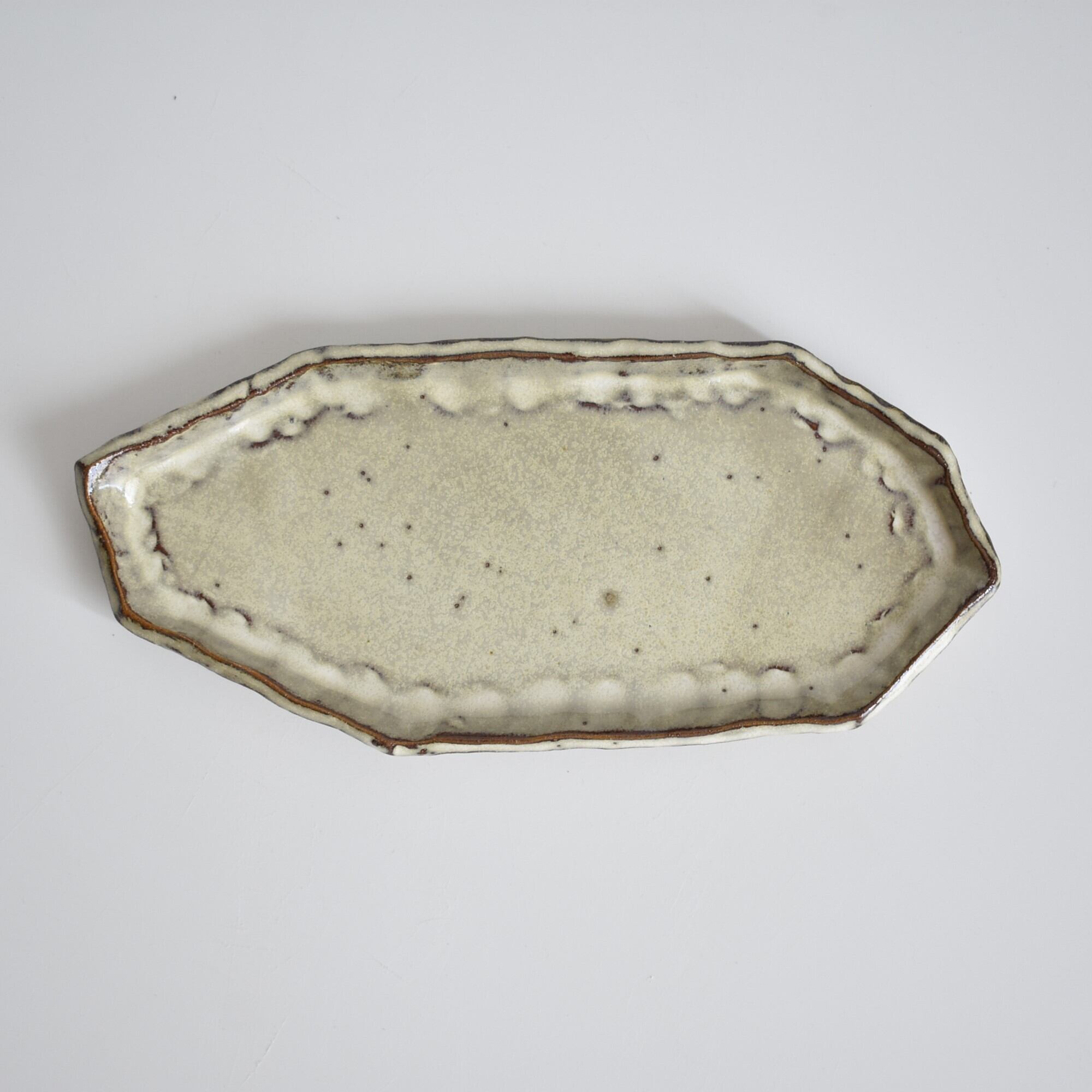 横長の平皿 (白/光沢/赤土) | cherie aimer trip（シェリ エメ