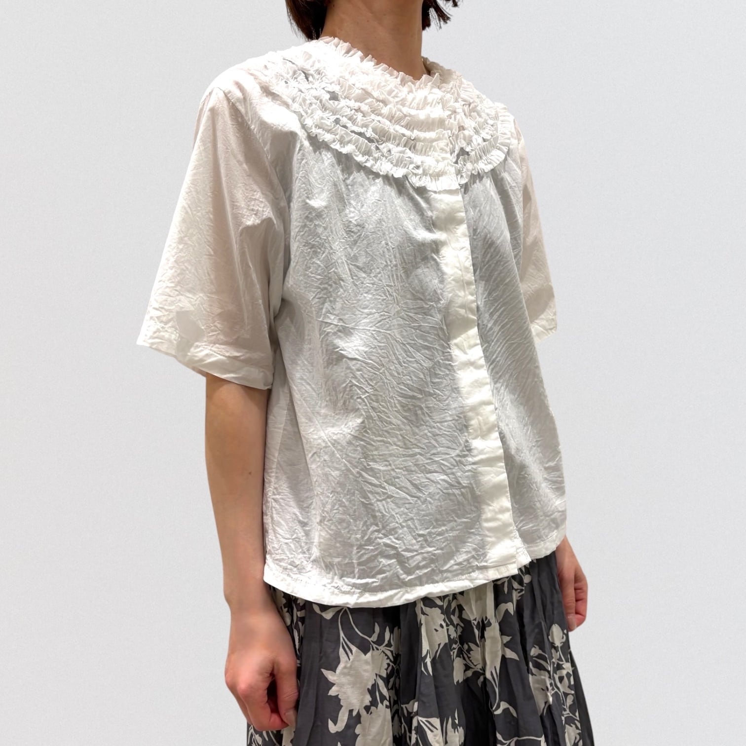 mizuiro ind frill design crew neck shirt | CoCo Cuore