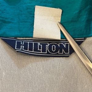 【HILTON】90s ワンポイント 刺繍ロゴ ナイロンジャケット レトロ アメリカ古着