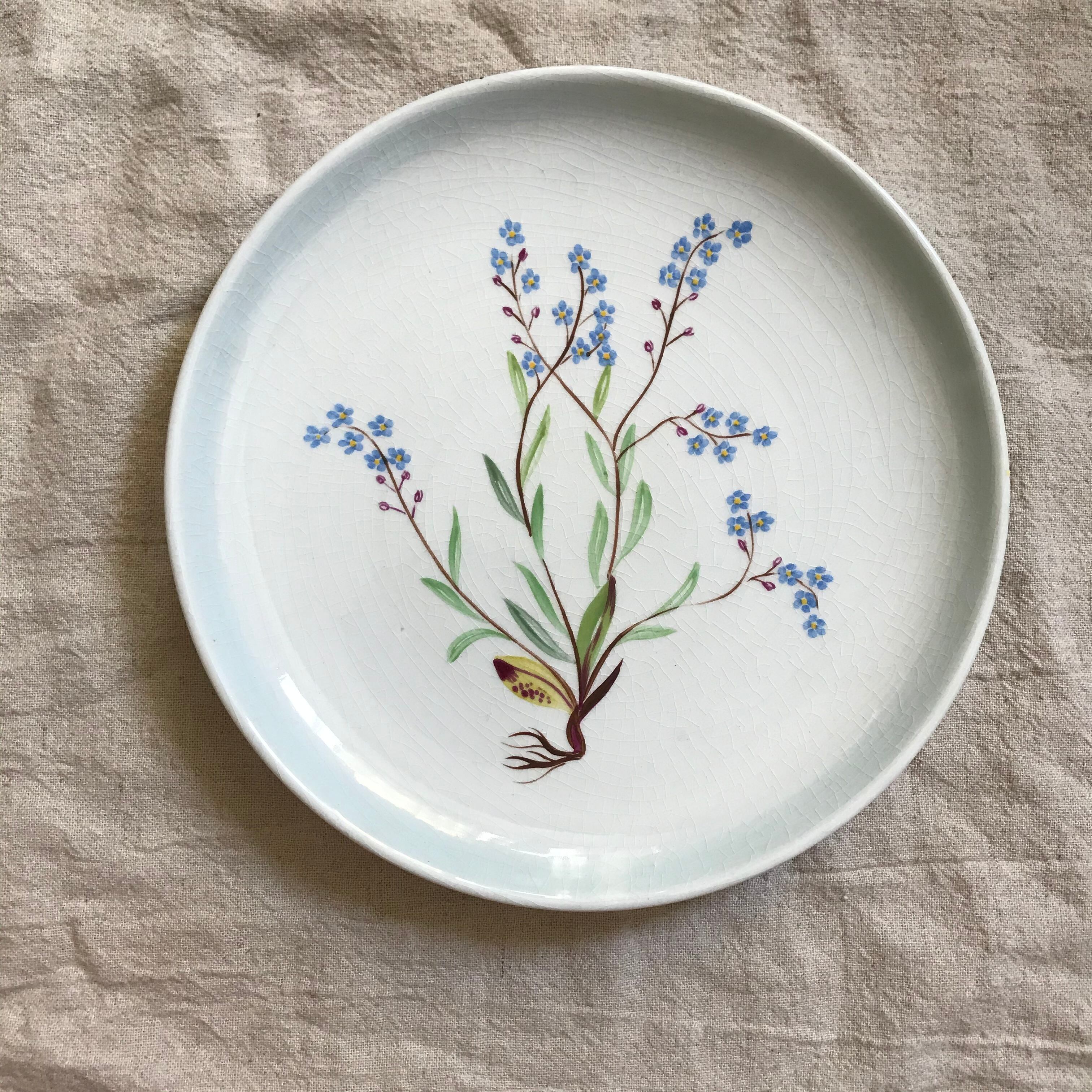 手描きの花のプレート3