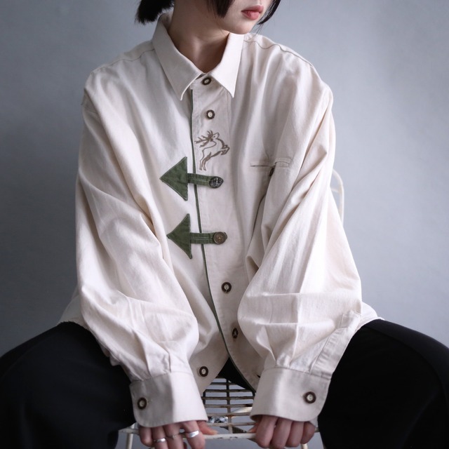 "刺繍×矢印" antique button design box silhouette tyrolean shirt