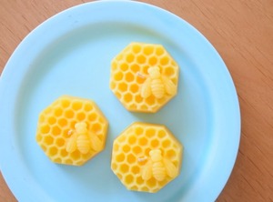 ハチの巣みつろうキャンドル