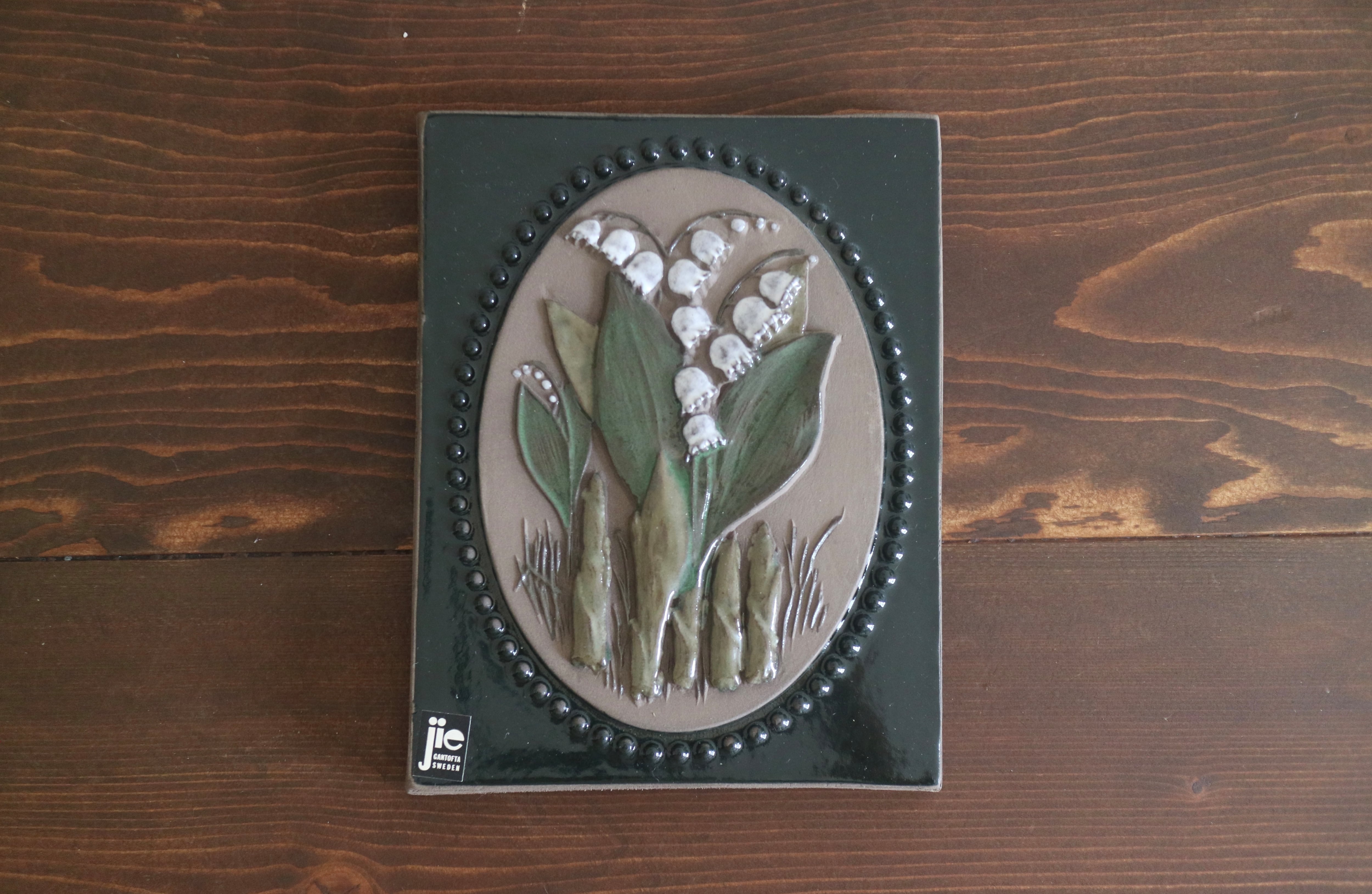 Jie Gantofta ジィガントフタ / スズランの陶板 No.3107 | Taloni