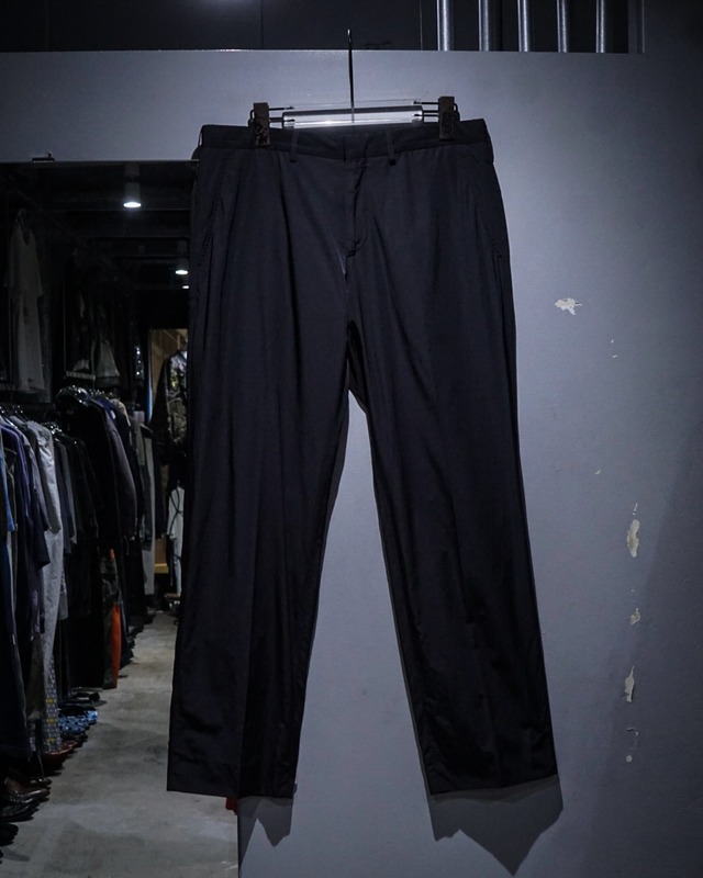 【add (C) vintage】“PRADA” Shiny Black Straight Silhouette Slacks Pants