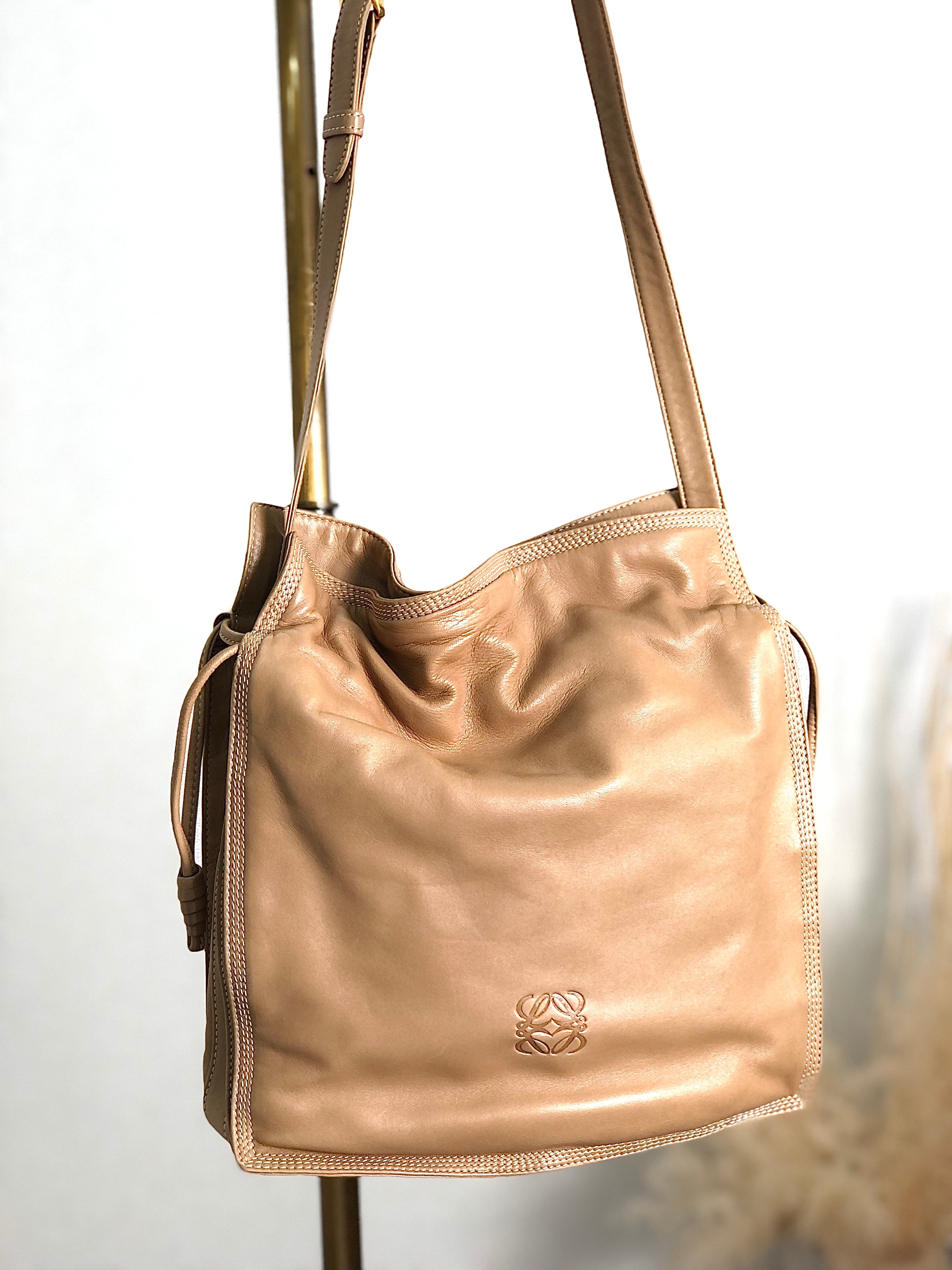 LOEWE ロエベ ショルダーバッグ ベージュ アナグラム レザー 巾着