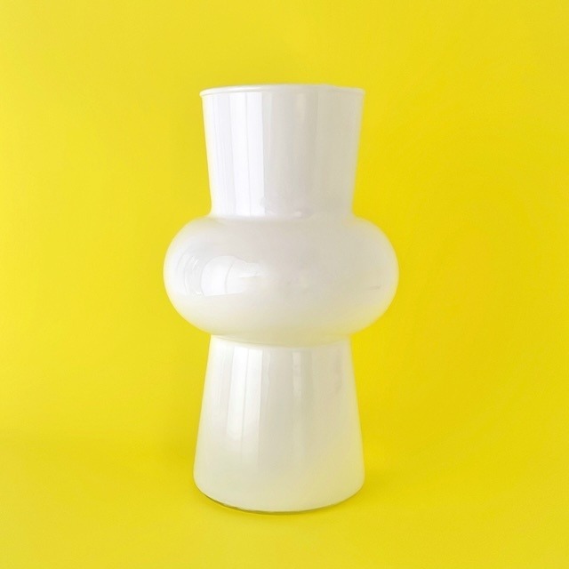 White bottle shaped vase フラワーベース 花瓶 花器