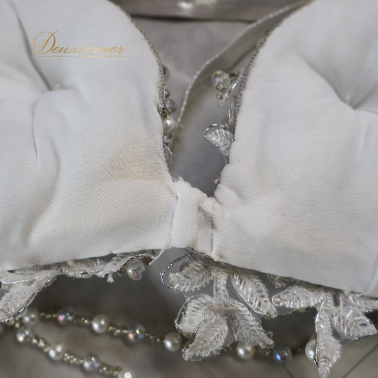 ベリーダンス オリエンタル 衣装 トップス ベルト セット シルバー系 ラインストーン ビーズ キラキラ 花 華やか 煌びやか ダンス衣装 ステージ 舞台 かわいい 銀 揺れる ゴージャス 豪華 装飾