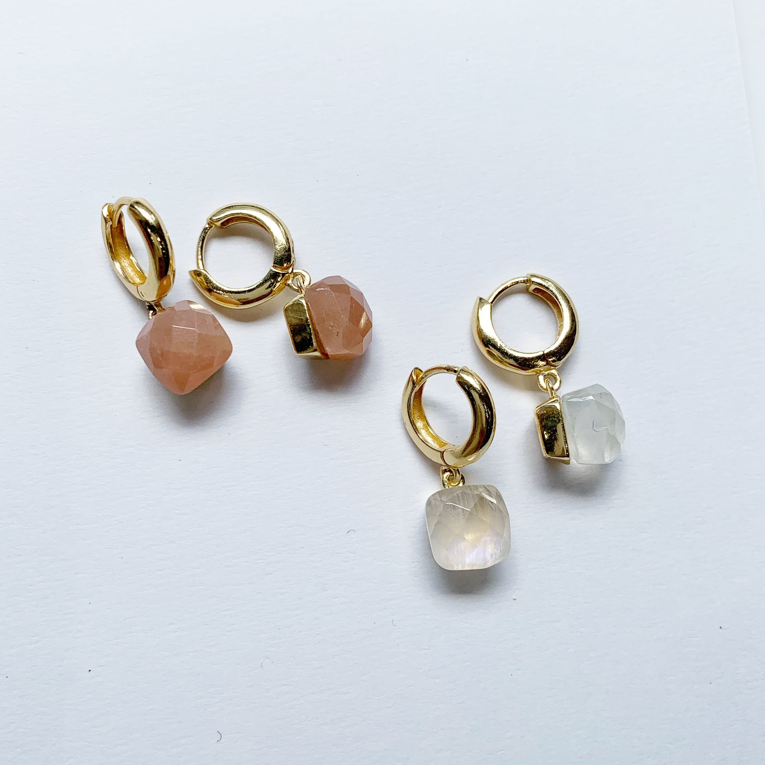 Gold Coating オレンジ ムーンストーン ゆれる カチッと フープ ピアス