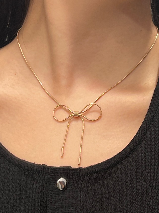 Ribbon snake necklace