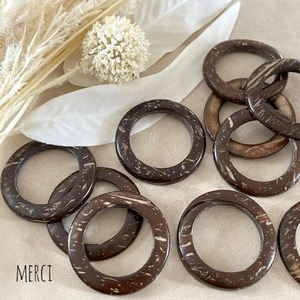 【4個】ココナッツラウンドリング/ウッドビーズ/木/パーツ