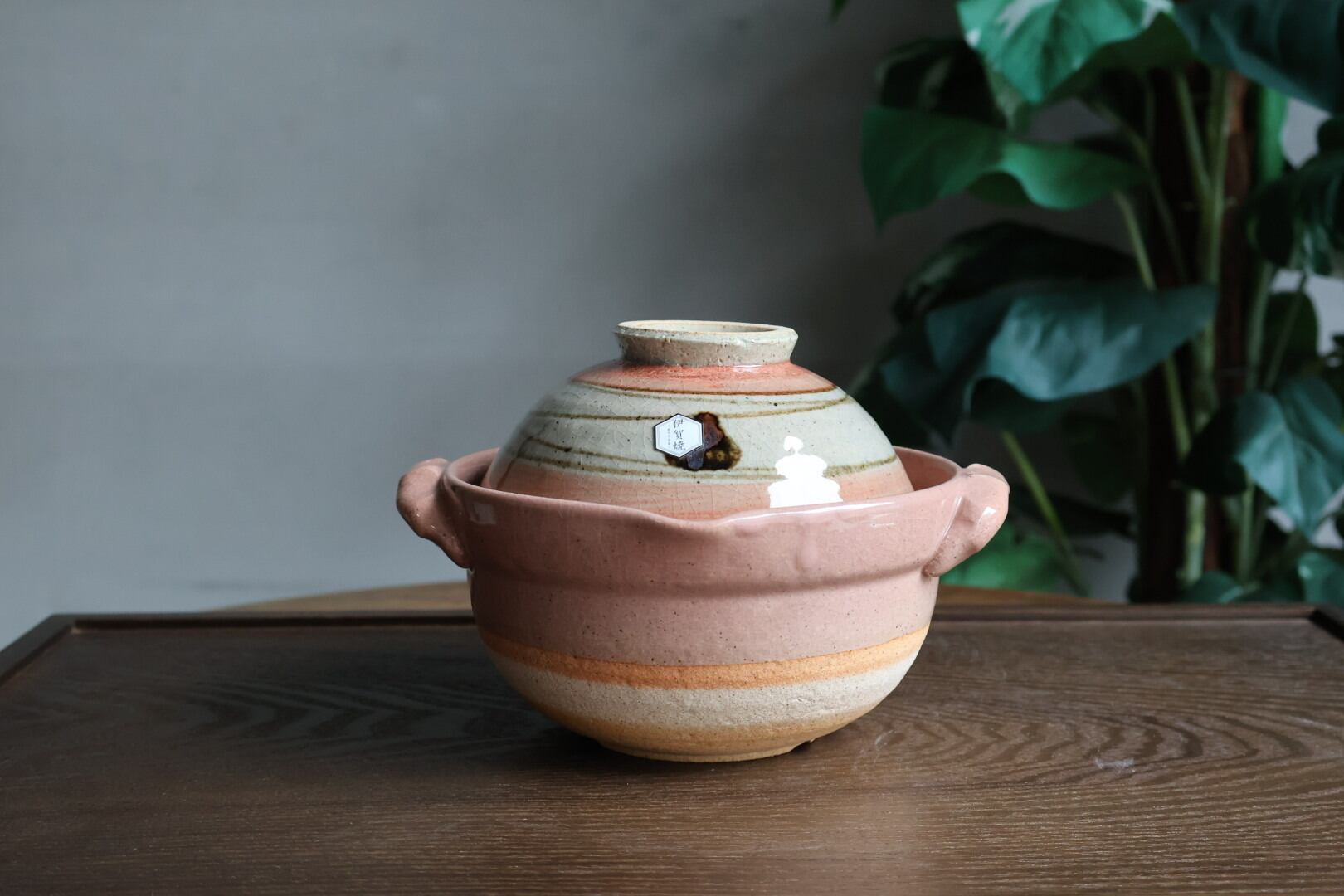 伊賀焼 ふたがお茶碗になる点字茶碗鍋 ピンク | うつわ通販 土岐陶器店