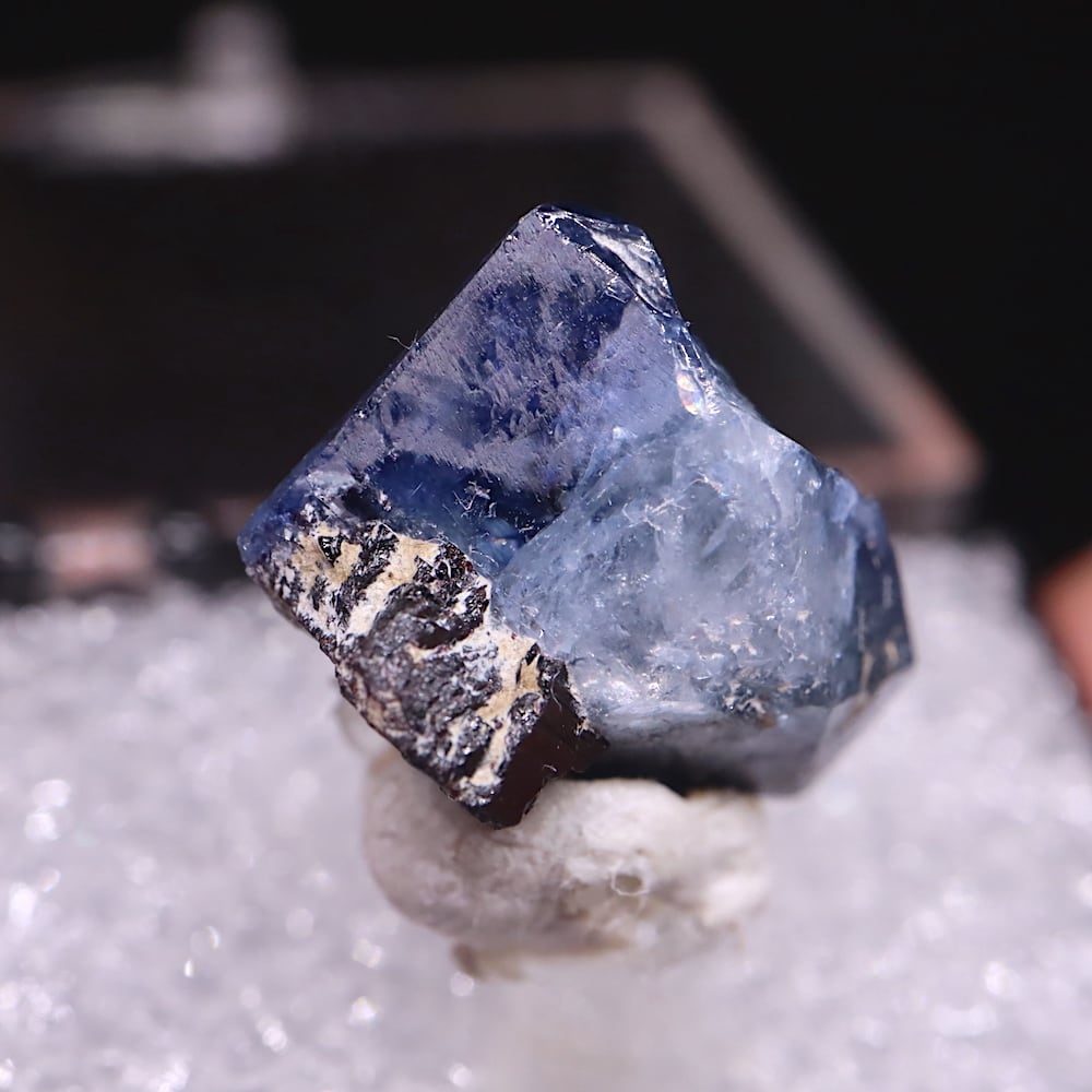 ベニトアイト ベニト石 ケース入り 結晶 BN219 鉱物 標本 天然石 原石