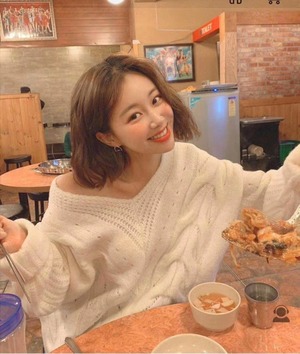 Vネックケーブル編みニットAJ1079−C02