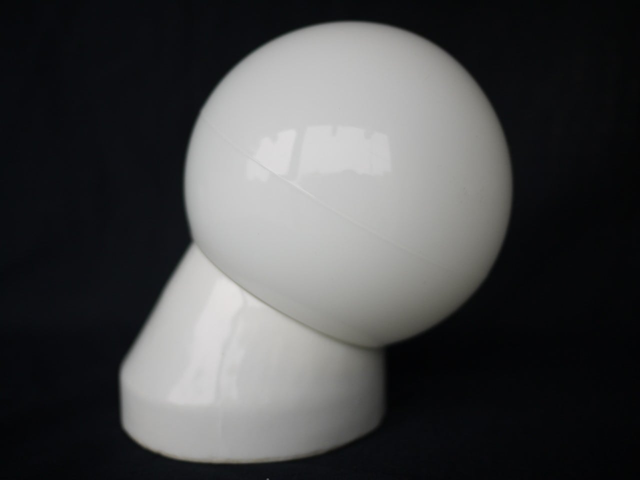 ウォールランプ 磁器ベース 乳白ガラスグローブ ドイツ バウハウス