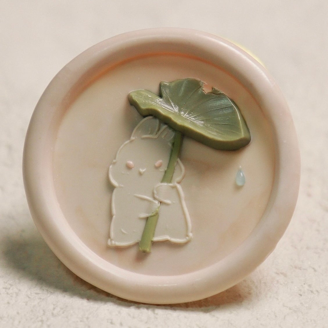 雨宿りウサギ 25mm・シーリングスタンプ