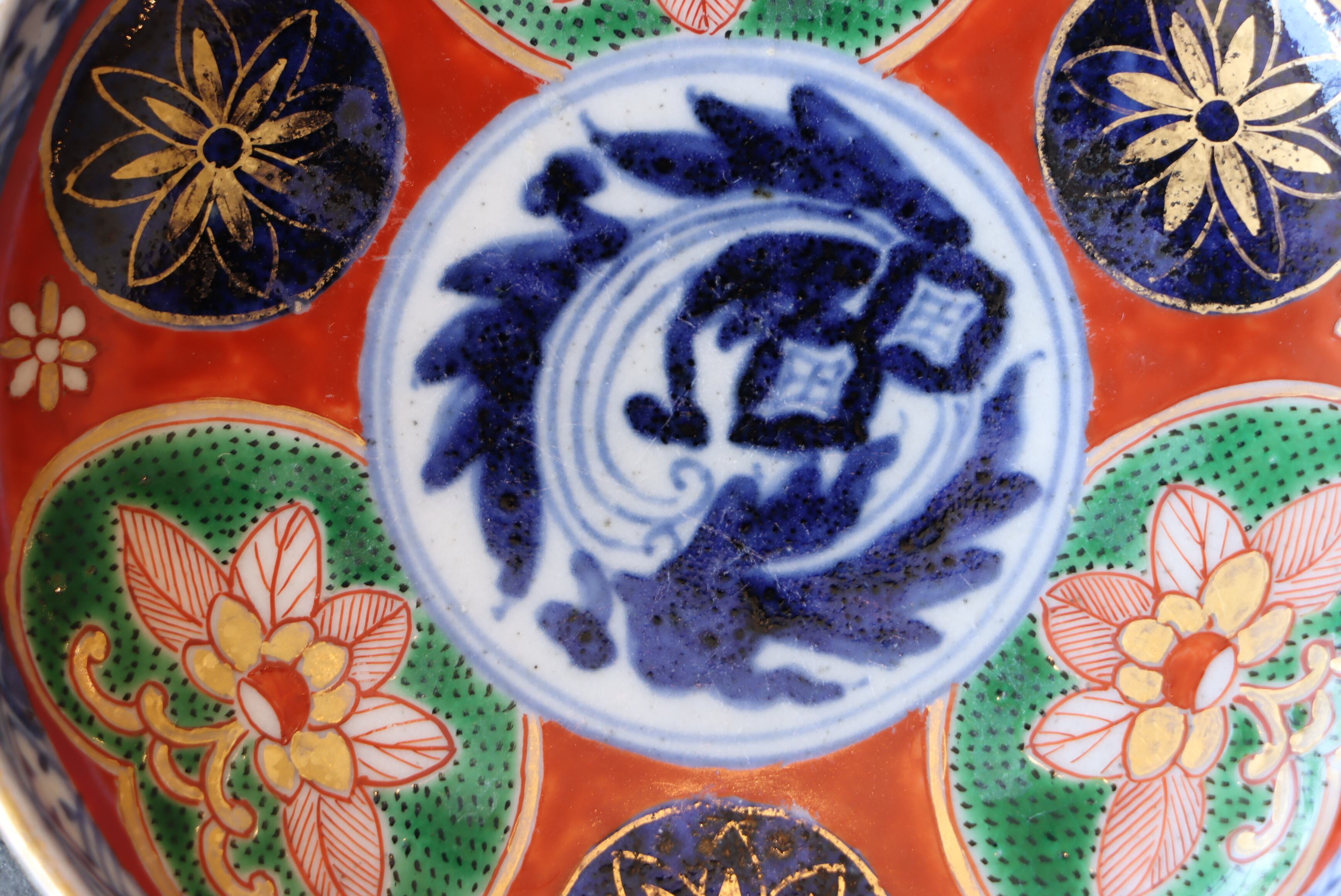 伊万里焼　文化年製款　染付　松文　輪花盤　皿　八客　M　R9598 伊万里焼 色絵 花七宝瓔珞文 小皿/Imari small plate | (有)新原美術