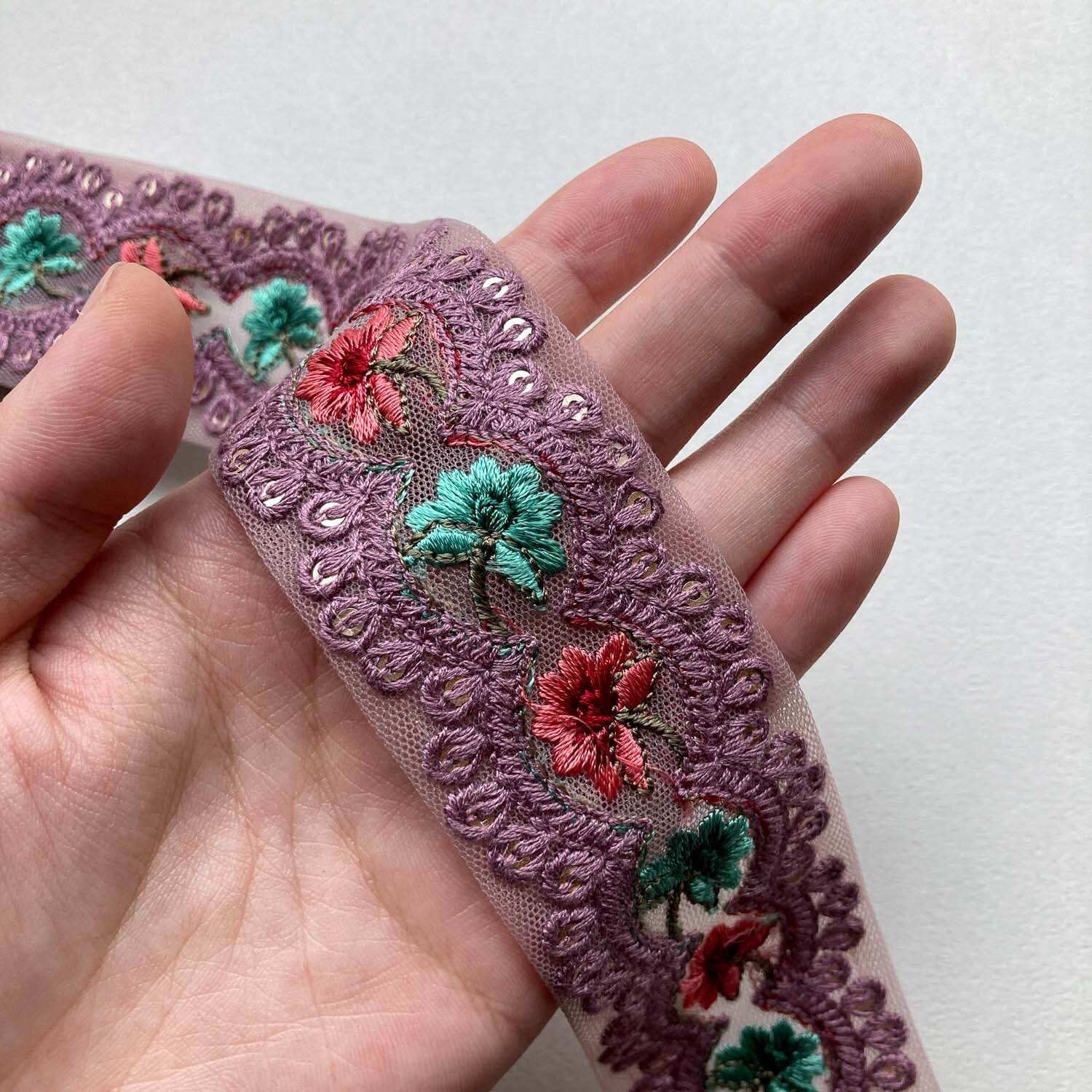 スカラップ模様の2色お花刺繍リボン(1mカット)