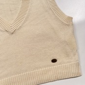 To b. by agnes b. トゥービーバイ アニエスベー カシミヤ混 Vネック ニットベスト TU /アイボリー系 ロゴワッペン スクールガール