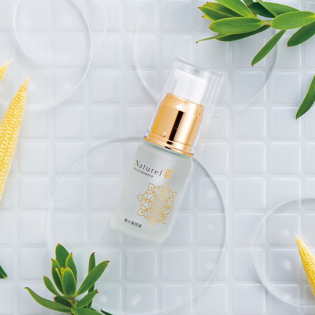naturel マイクロエッセンス　美容液　12mL　スクワランオイル美容液。ビタミンC誘導体配合で乾燥肌をしっかり保湿 マイクロスクワラン+ビタミンC誘導体美容液 マイクロエッセンス （無水美容液 マイクロスクワランオイル 微粒子 オイル美容液 ビタミンE ナチュレルSP レチノール ビタミンA誘導体 乾燥 保湿 守り 紫外線）
