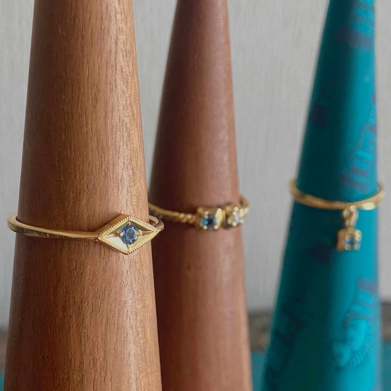 K18 Diamond Shaped Ring ／18金製 ダイヤ型リング（サファイア