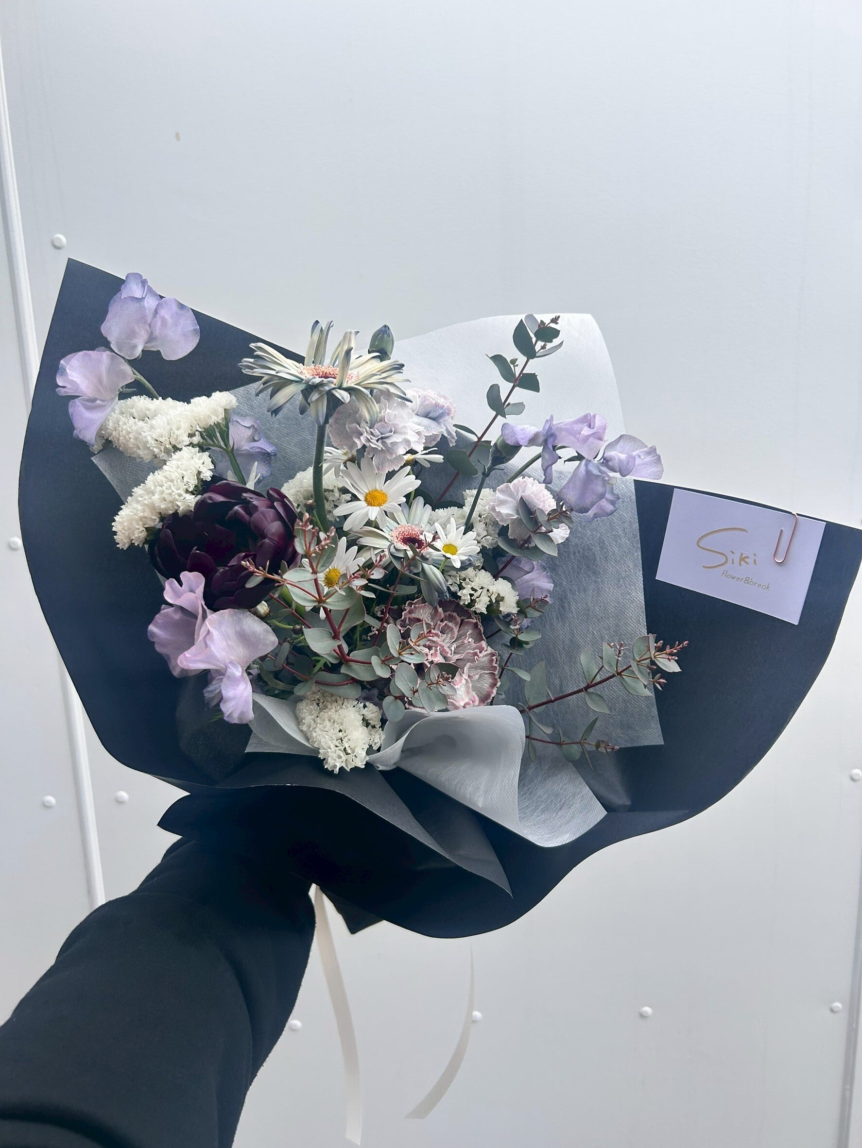 白黒2色ラッピング】モノトーンブーケ Msize【bouquet/花束】 | Siki