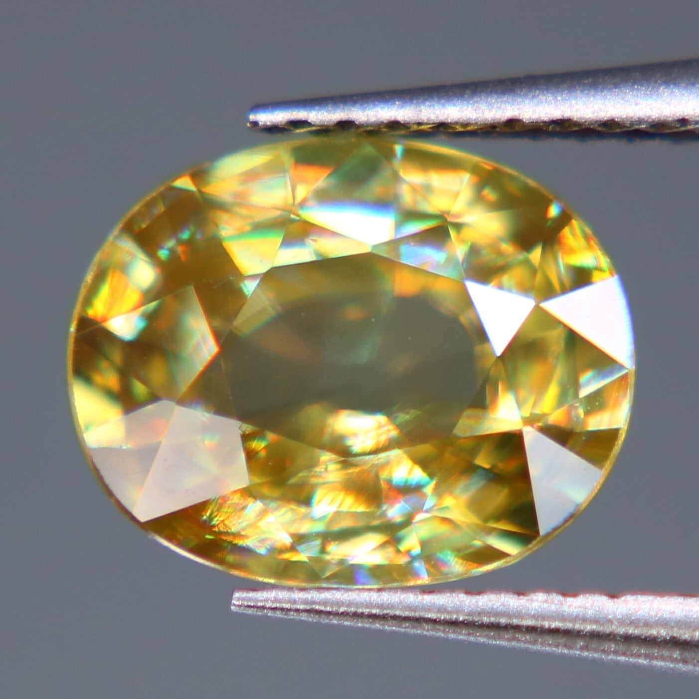 天然スフェーン 1.69ct【Z599】ルース | GemQuality