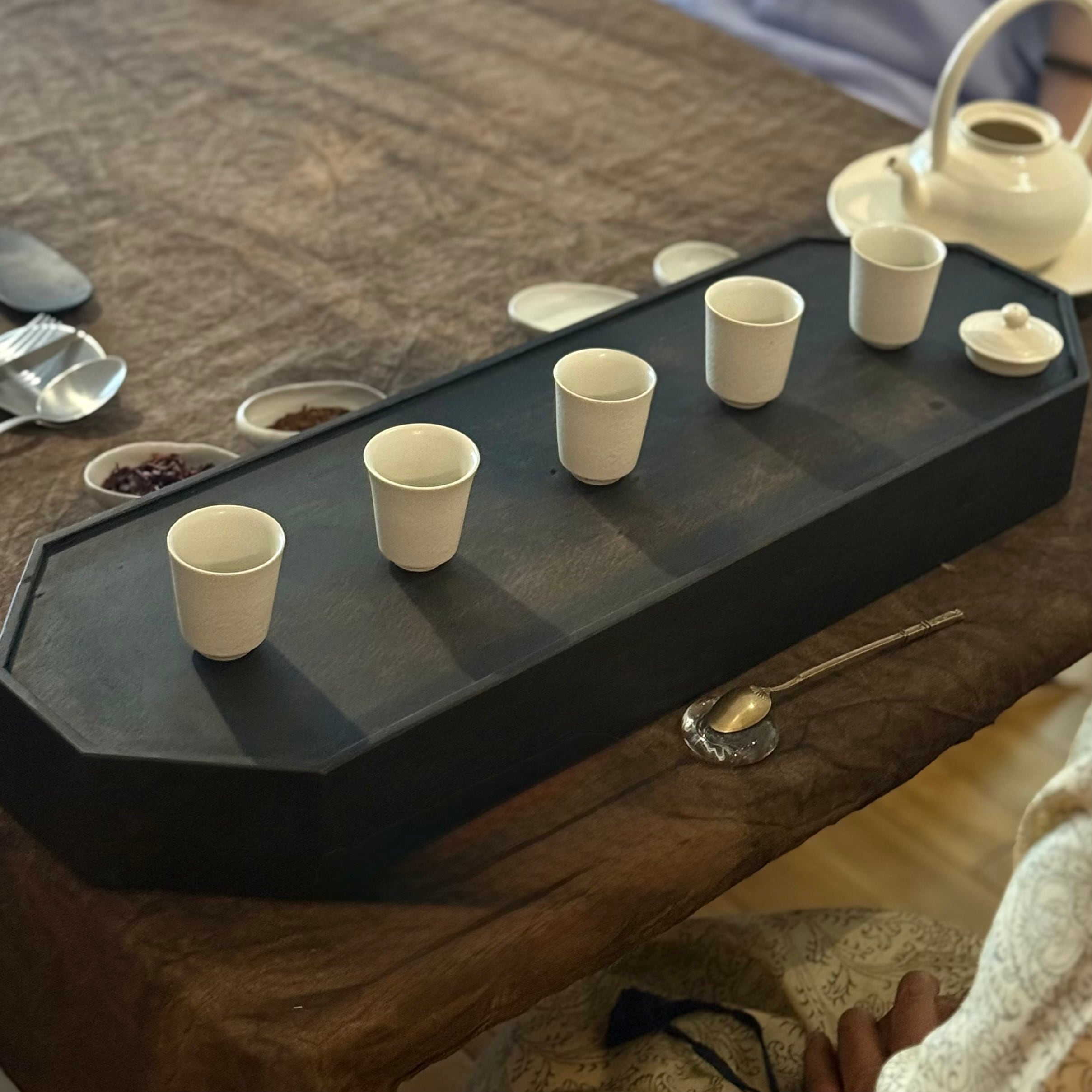 徒慈　茶盤　六角盆　新品未使用　サクラ　黒漆 徒慈 茶盤 六角盆 新品未使用 サクラ 黒漆 徒爾 茶盤長 大 サクラ 黒漆