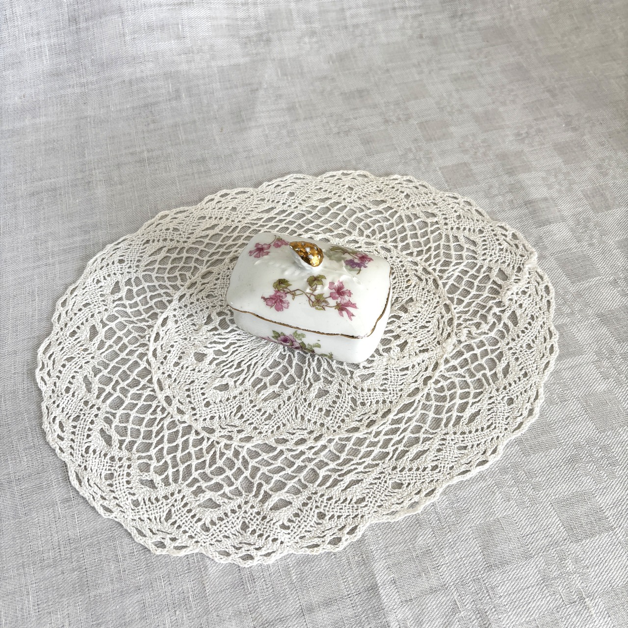 レースドイリー　オーバル型　 置物敷き　テーブルセンター　 12clau29-3