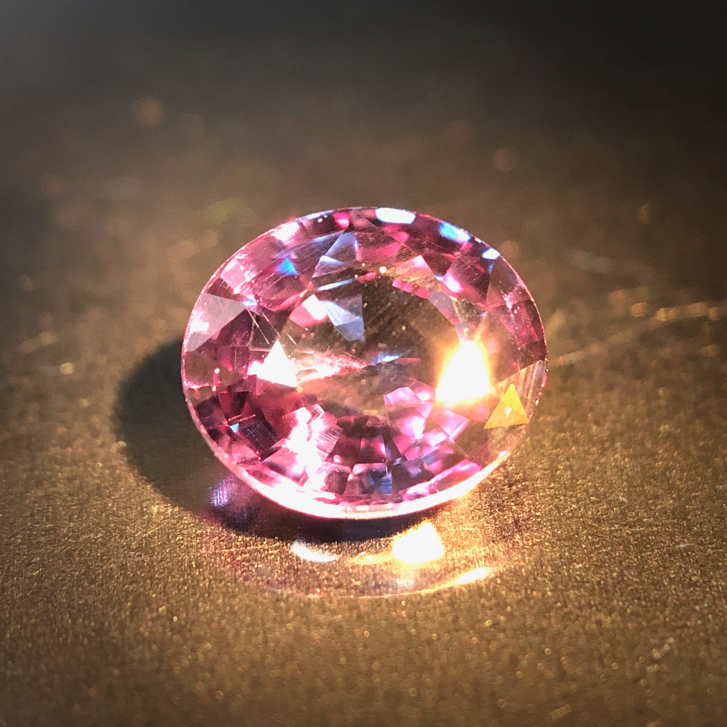 神秘的なベキリーブルーの輝き 0.80ct 天然 カラーチェンジ ガーネット