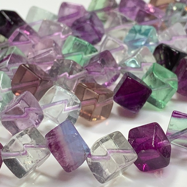 キューブ型フローライト連材