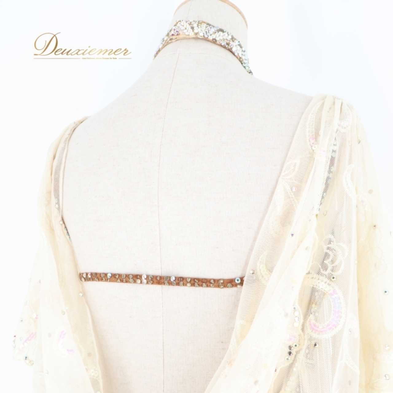 社交ダンス 衣装 ラテン ドレス ワンピース 白 フリンジ デモ 競技 ダンス パーティ 発表会 レース アイボリー オフホワイト ホワイト系 飾り きらめき エレガント フェミニン 上品 パフォーマンス 競技用舞台用