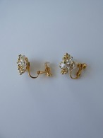 asymmetry clear & pearl pierce/earrings gold