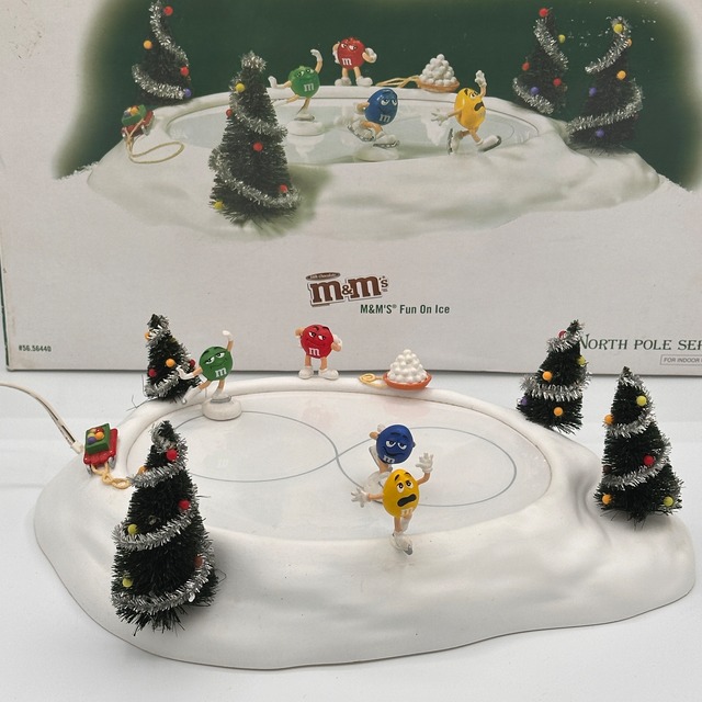2005年製 Department 56 M&M'S Fun On Ice スケートリンク クリスマス ビレッジ ジオラマ