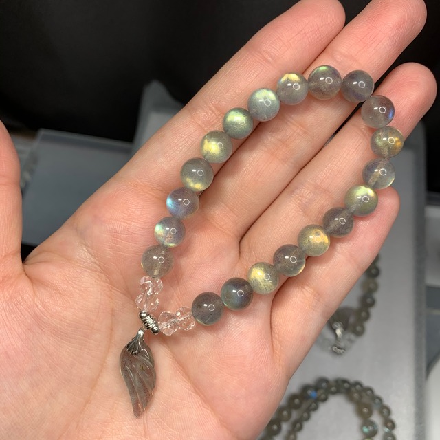 no4 ラブラドライト×羽 デザインブレスレット