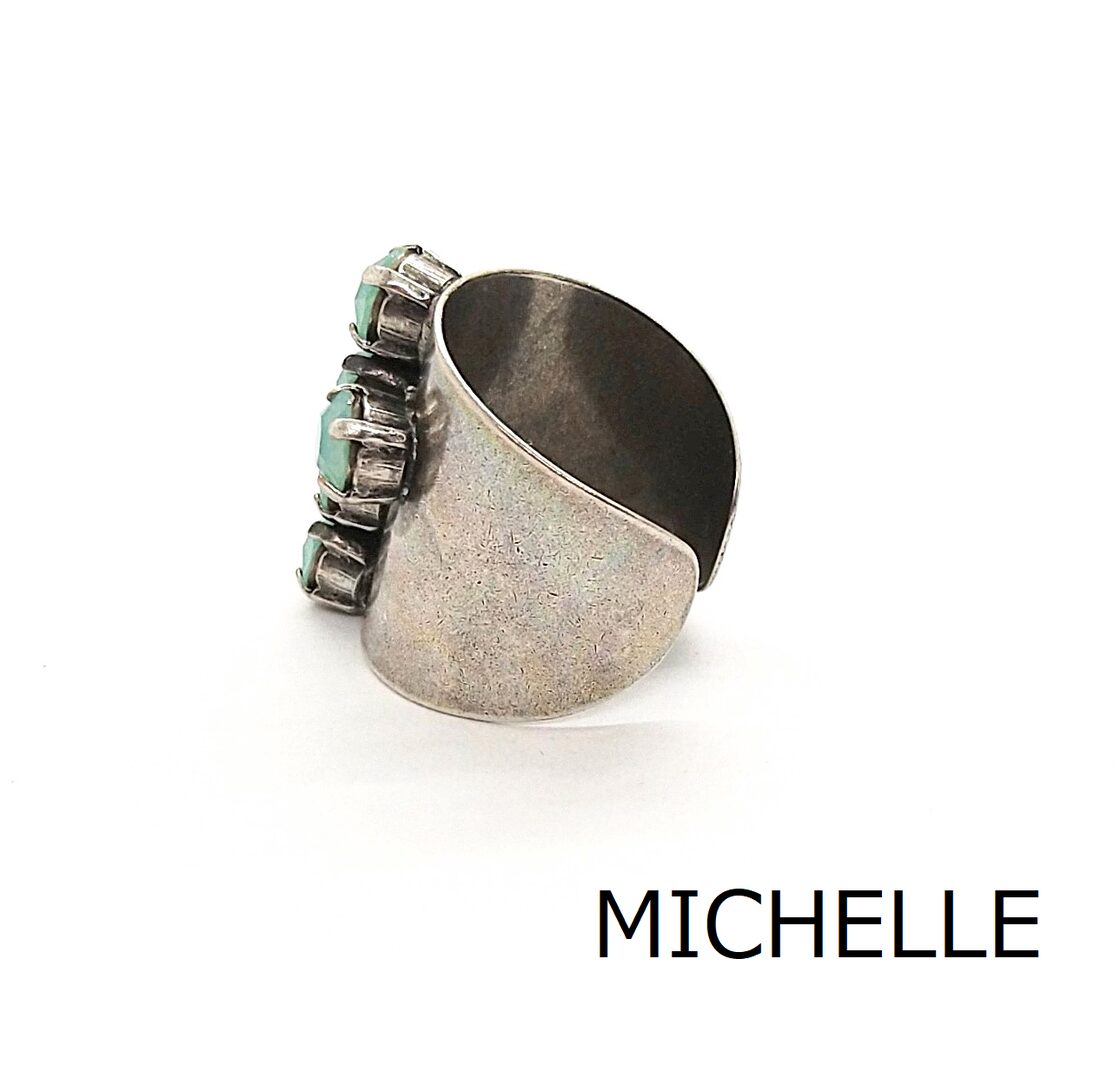 ヨーロッパ製クリスタル使用コスチュームジュエリー Pacific Opal 