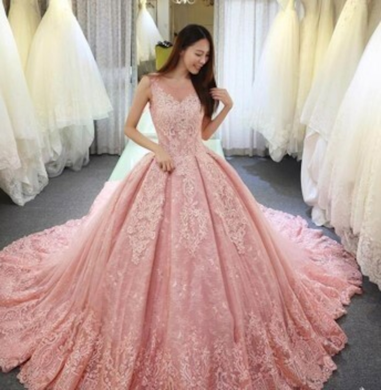 カラードレス ピンク ベアトップ 繊細レース バックリボン 編み上げ  