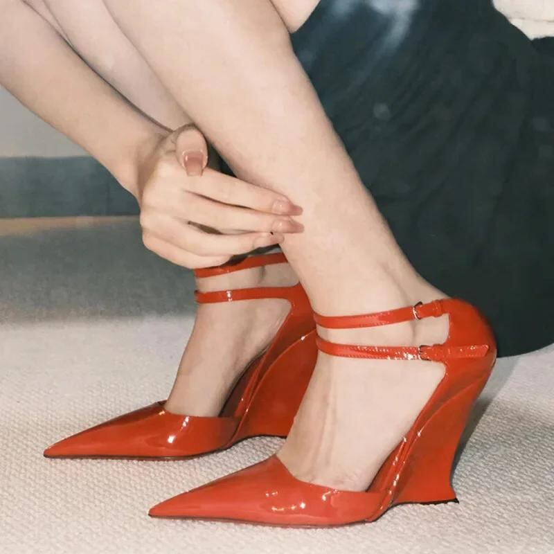 女性のためのチェリーレッドウェッジハイヒール、先のとがったつま先、メジーンポンプ、女性のための古いお金の靴、セクシーなファッション、2024