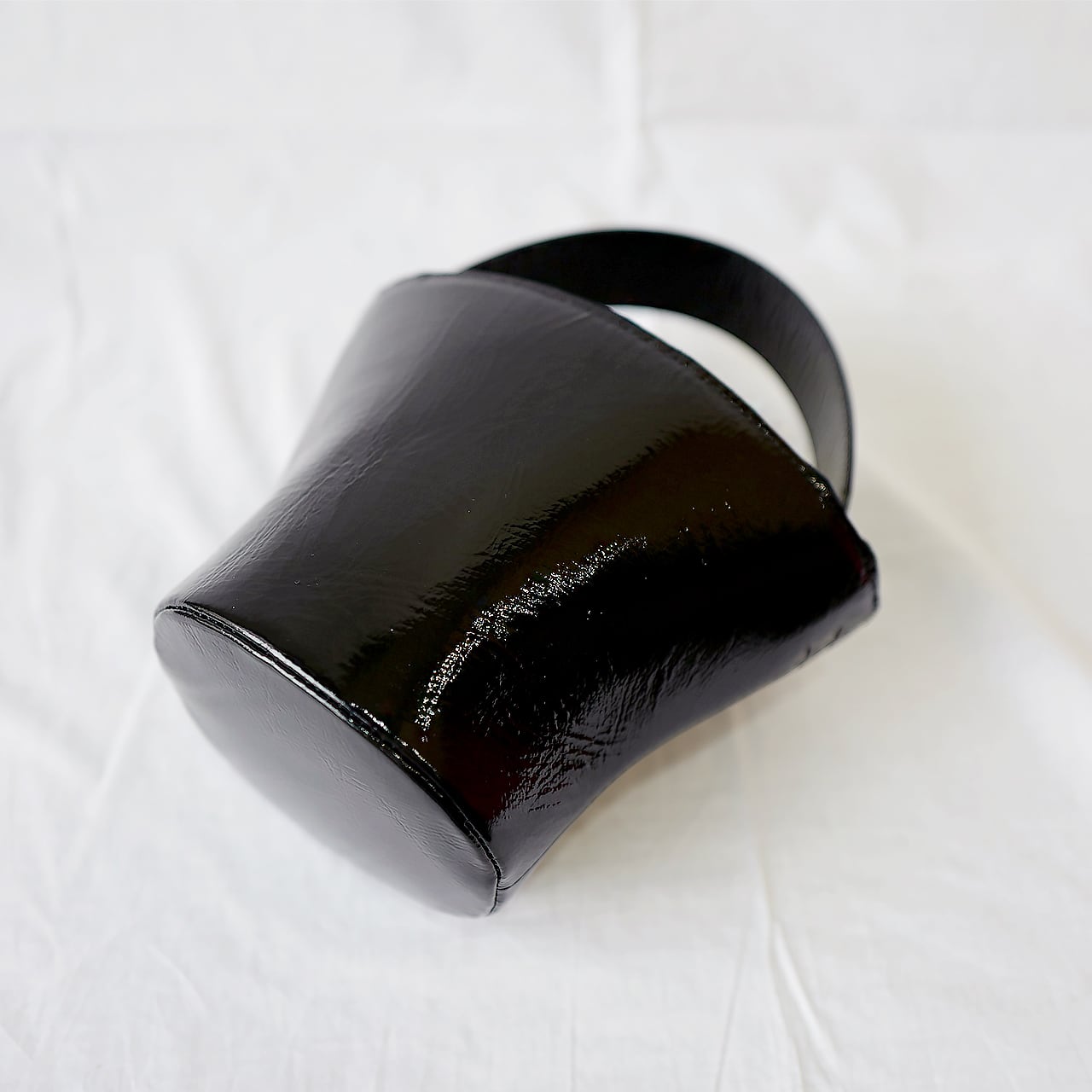 ayako Potter bag Patent leather BLACK