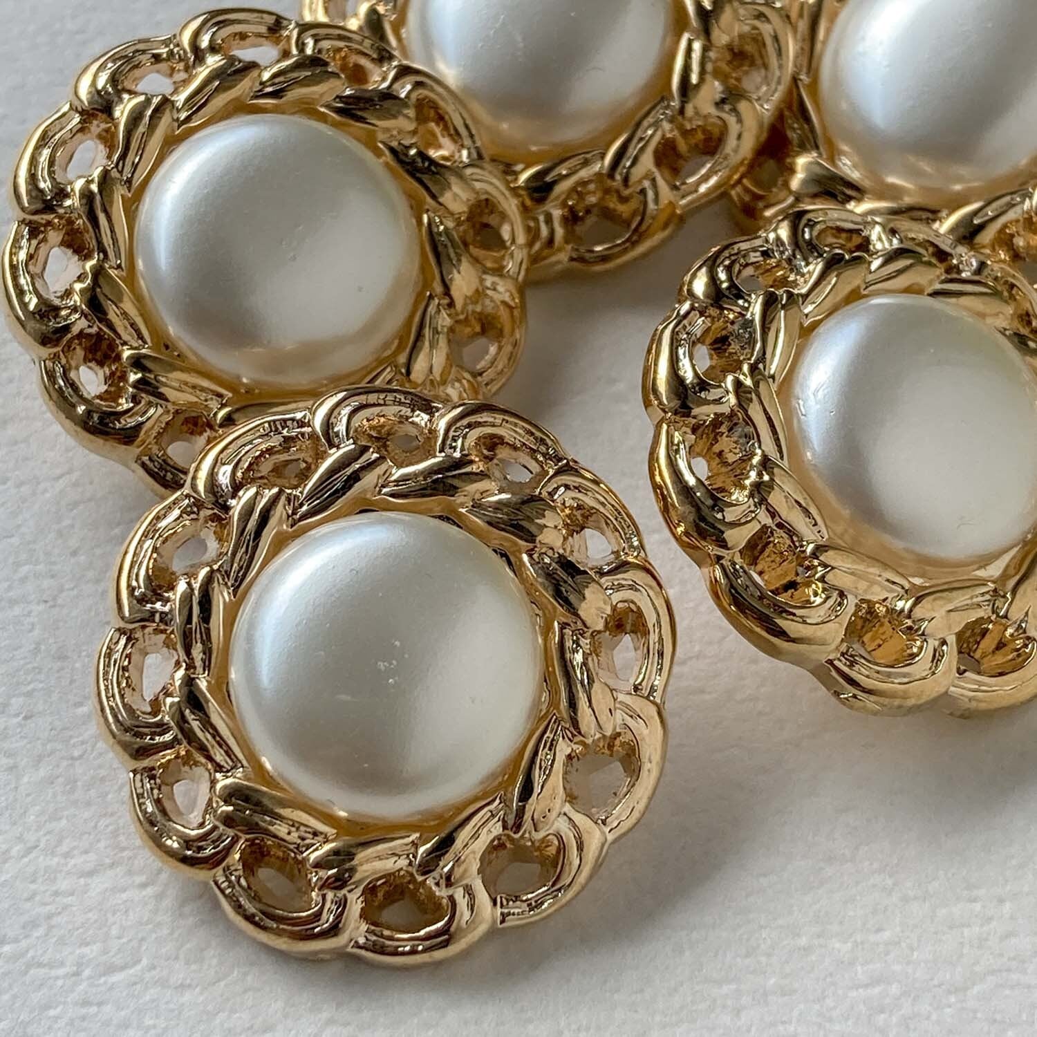 再入荷〉チェーン風縁フラットパールボタン（25mm） | Dua