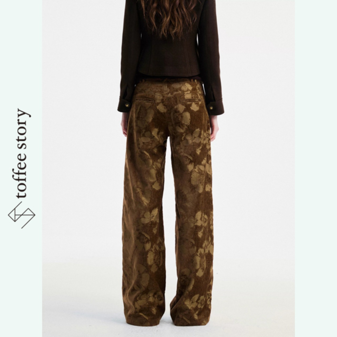 レトロの温度を歩くフローラルパンツの余韻譜 《B0061》