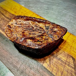肉育熟成の極み!!「万年牛」炙ABURI九州原産黒毛和牛A4～A5内もも肉熟成ローストビーフM250g相当
