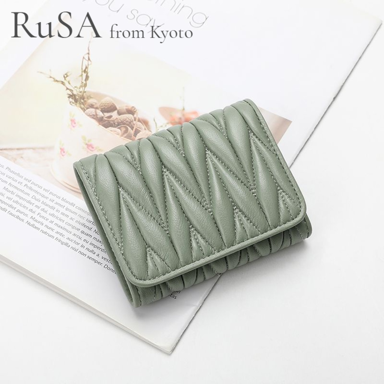 やわらかいラム革でとっても上品な2つ折り本革財布（Ladies wallet