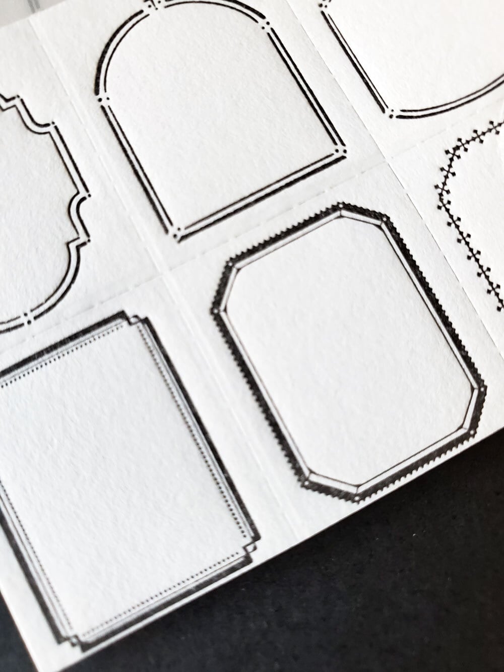 大枝活版室 8フレームラベルブック ブラック LB020 | hacohalu 紙雑貨