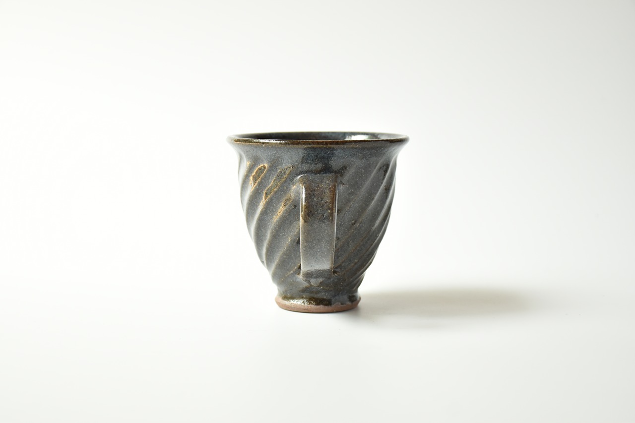 小代瑞穂窯 / 福田るい : しのぎマグカップ 青 斜めしのぎ