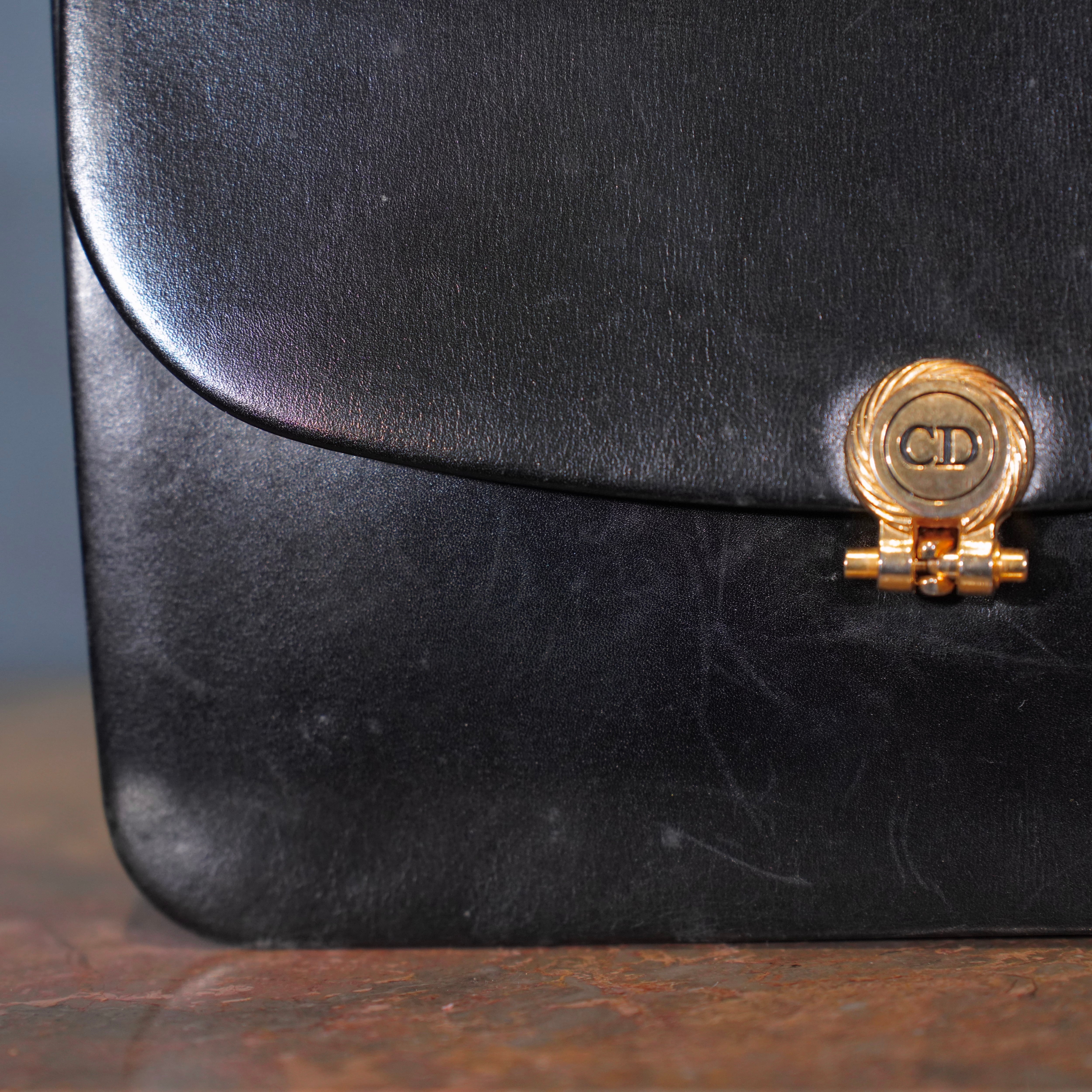 Christian Dior LOGO DESIGN CHAIN LEATHER SHOULDER BAG/クリスチャン