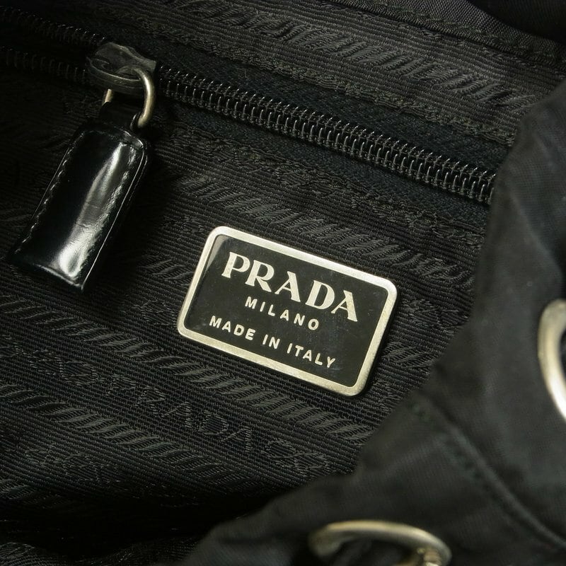 PRADA ナイロンリュック　黒　ヴィンテージ　ポコノ　三角ロゴプレート　巾着型