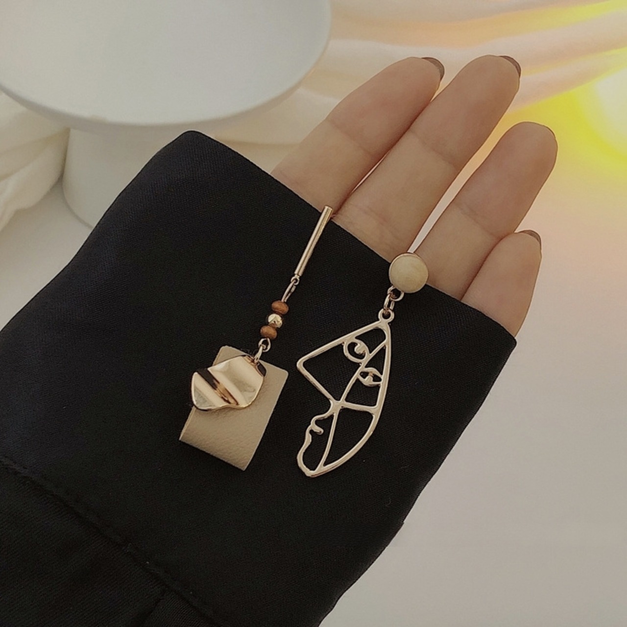 フェイス&レザートリム ピアス 90006